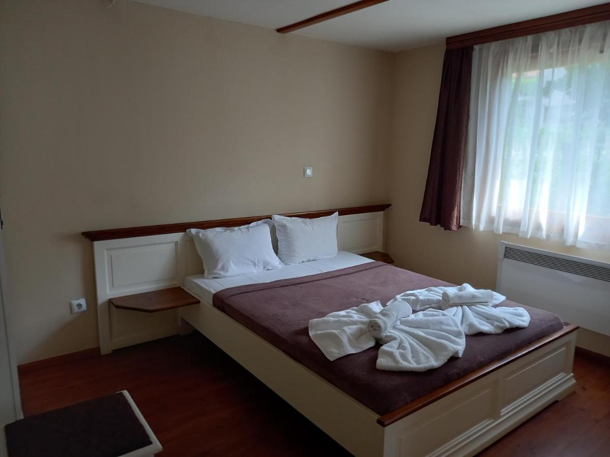 Guest House Raffe Dobrinishte Ngoại thất bức ảnh